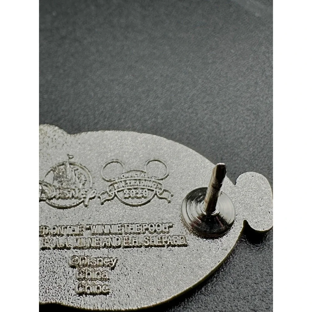 NEW Winnie the Pooh Disney Store exclusive pin on pin Piglet Glitter Balloon